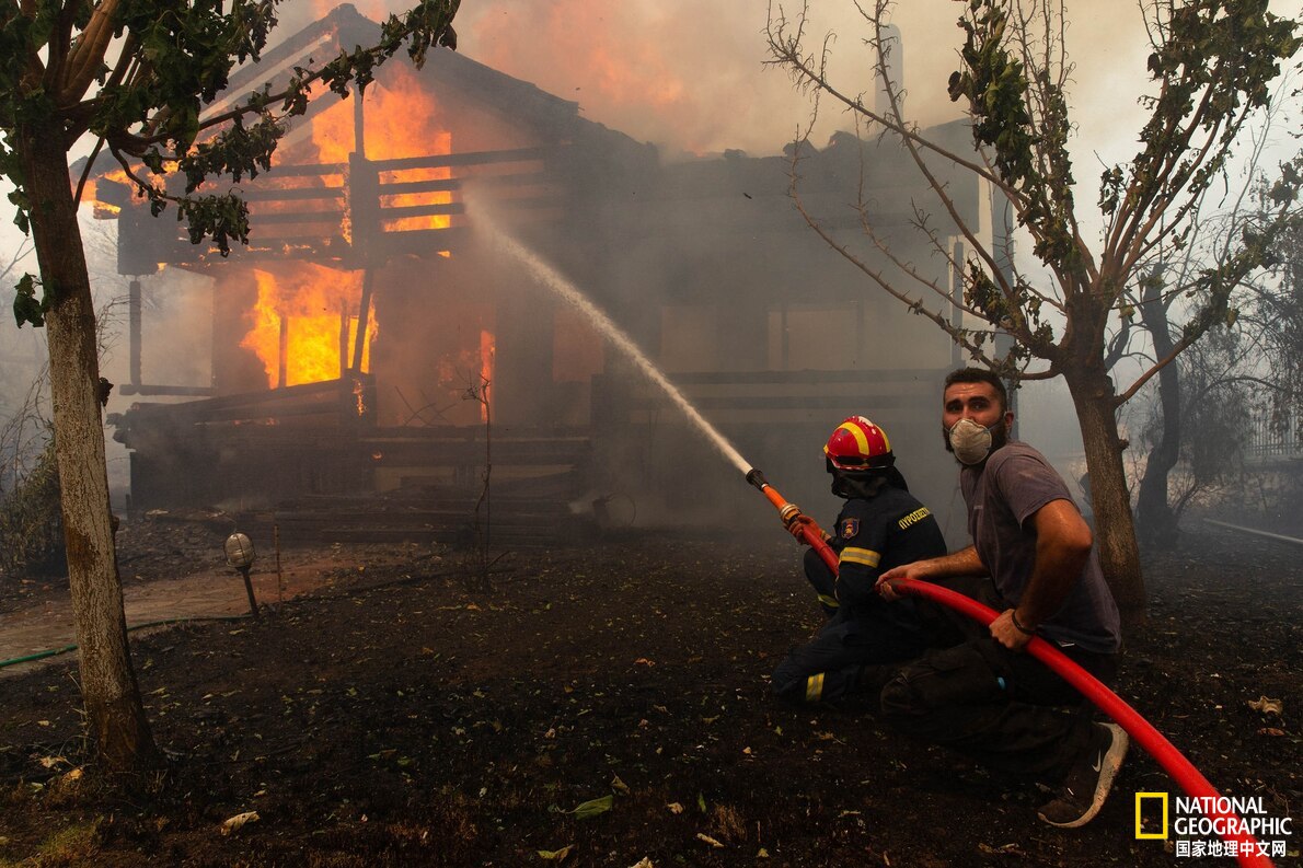 希腊高温加大火，威胁多处世界遗产