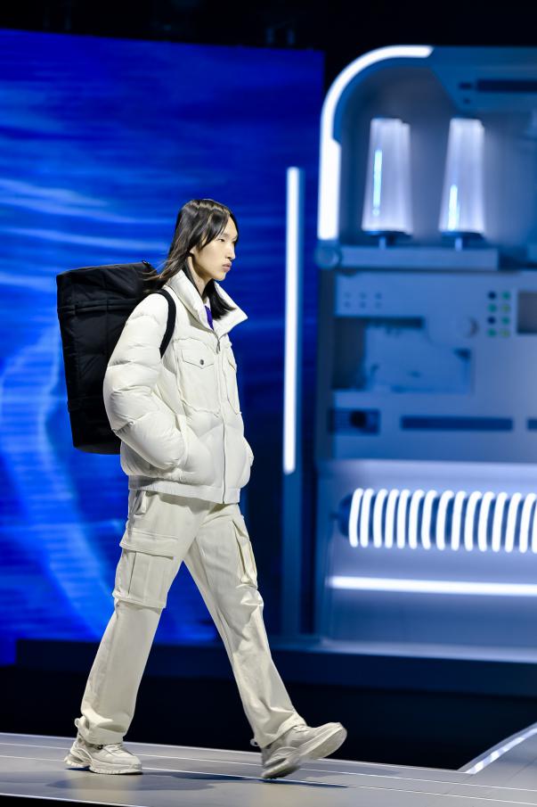 gxg青年羽绒制造局回放,gxg范丞丞羽绒服价格