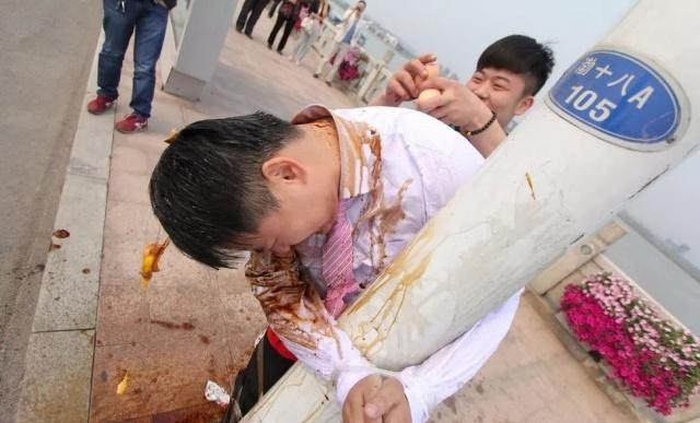 我在婚礼被*戏调**,你还不让我生气