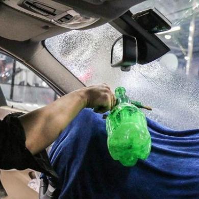 自带背胶玻璃贴膜不喷水可以吗,汽车贴膜是热吹风的还是喷水的