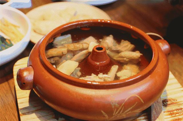 排队半个小时只为吃上一口鳗鱼饭,排队都吃不上的私房菜