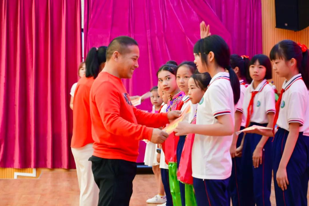 儿童庆祝建党100周年文艺汇演,庆祝建党百年文艺演出儿童合唱