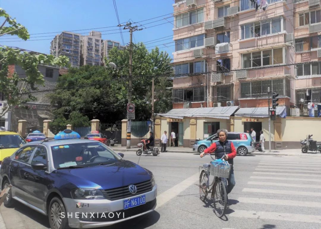 探访5家人气爆棚的小店,我竟然差点被人打了,感觉自己好委屈!