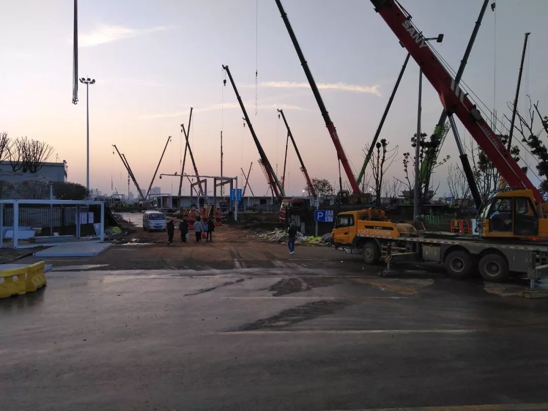 争分夺秒支援武汉,万众一心援助武汉