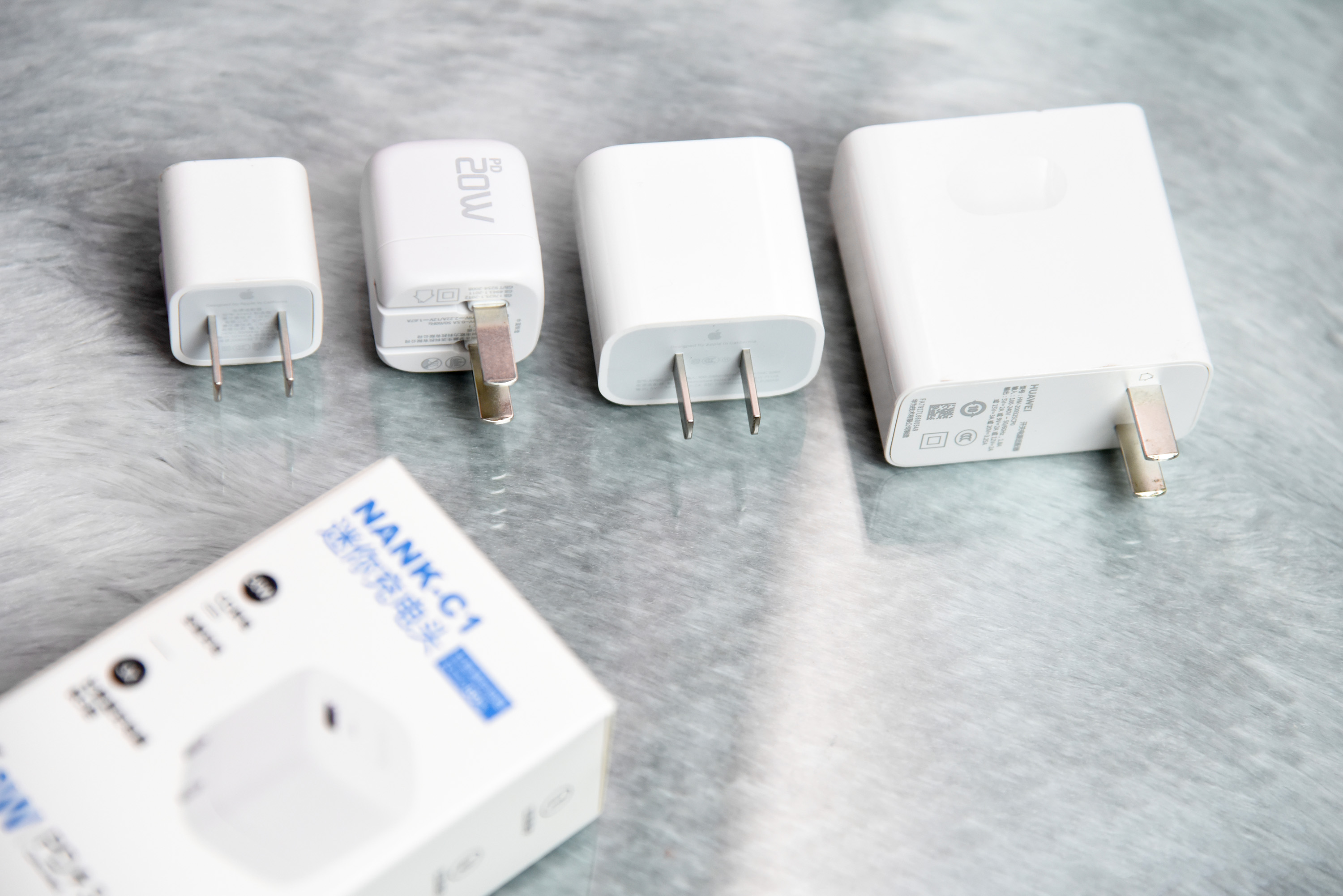 带上南卡充电头C1,节假周末随心满血出游