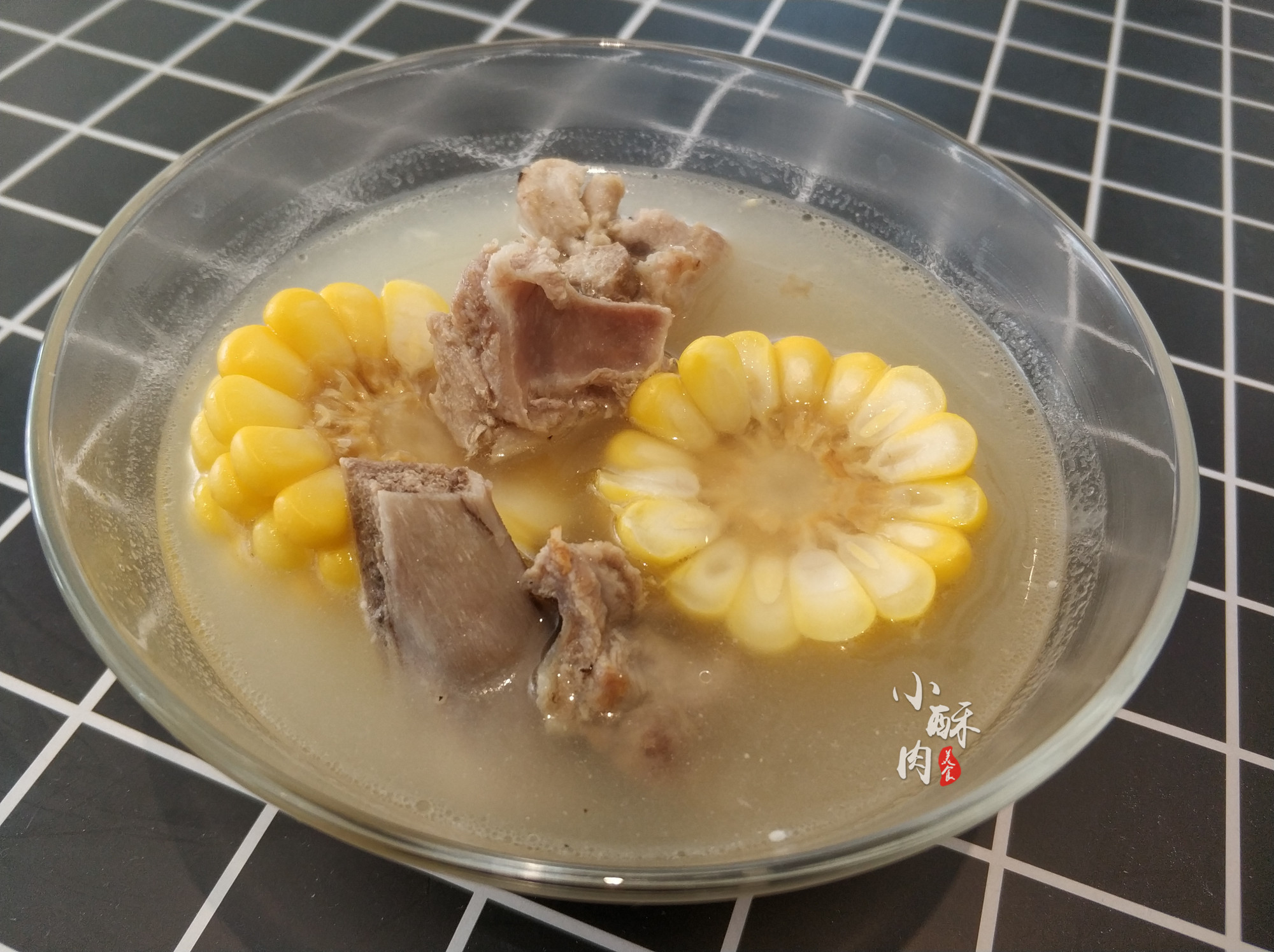 炖排骨盐放迟还是放早,炖排骨盐放多了咸了怎么办