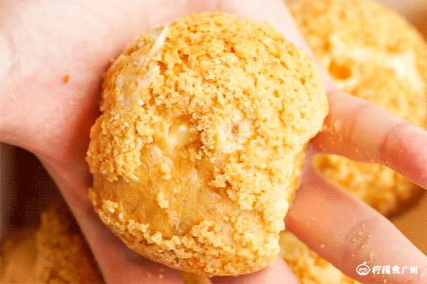 冰淇淋泡芙，3块钱1个，嘿嘿