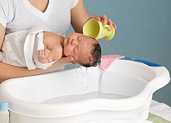 怎么给宝宝洗澡才不会哭闹,宝宝洗澡很爱哭闹怎么办