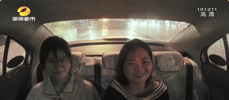在长沙,一位的哥和一位代驾的夜晚