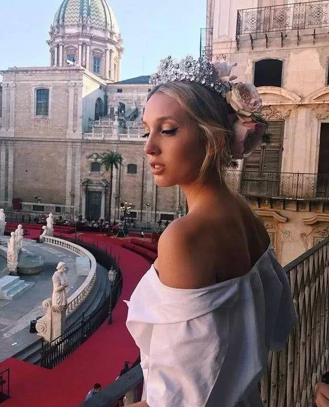 她不仅是众人艳羡的王室公主，更是称霸秀场的ItGirl