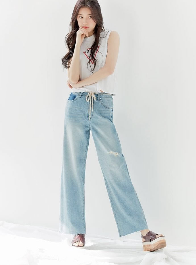 裴秀智穿粉色碎花裙图片,裴秀智黑色破洞牛仔裤