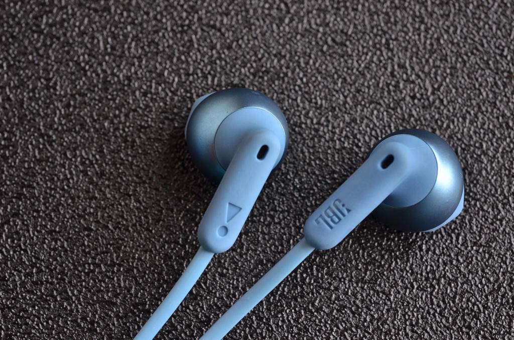 原装进口jbl蓝牙音箱价格,jbltune215bt无线耳机评测