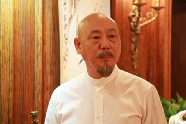 服装厂工人经商成富豪,90年代身家过亿,却不愿借钱让儿子买房