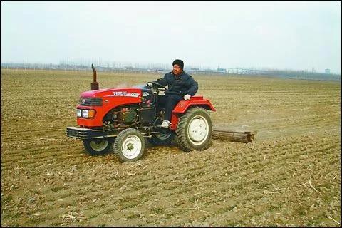 农民包地需要缴税么,农村包地100亩一年多少钱