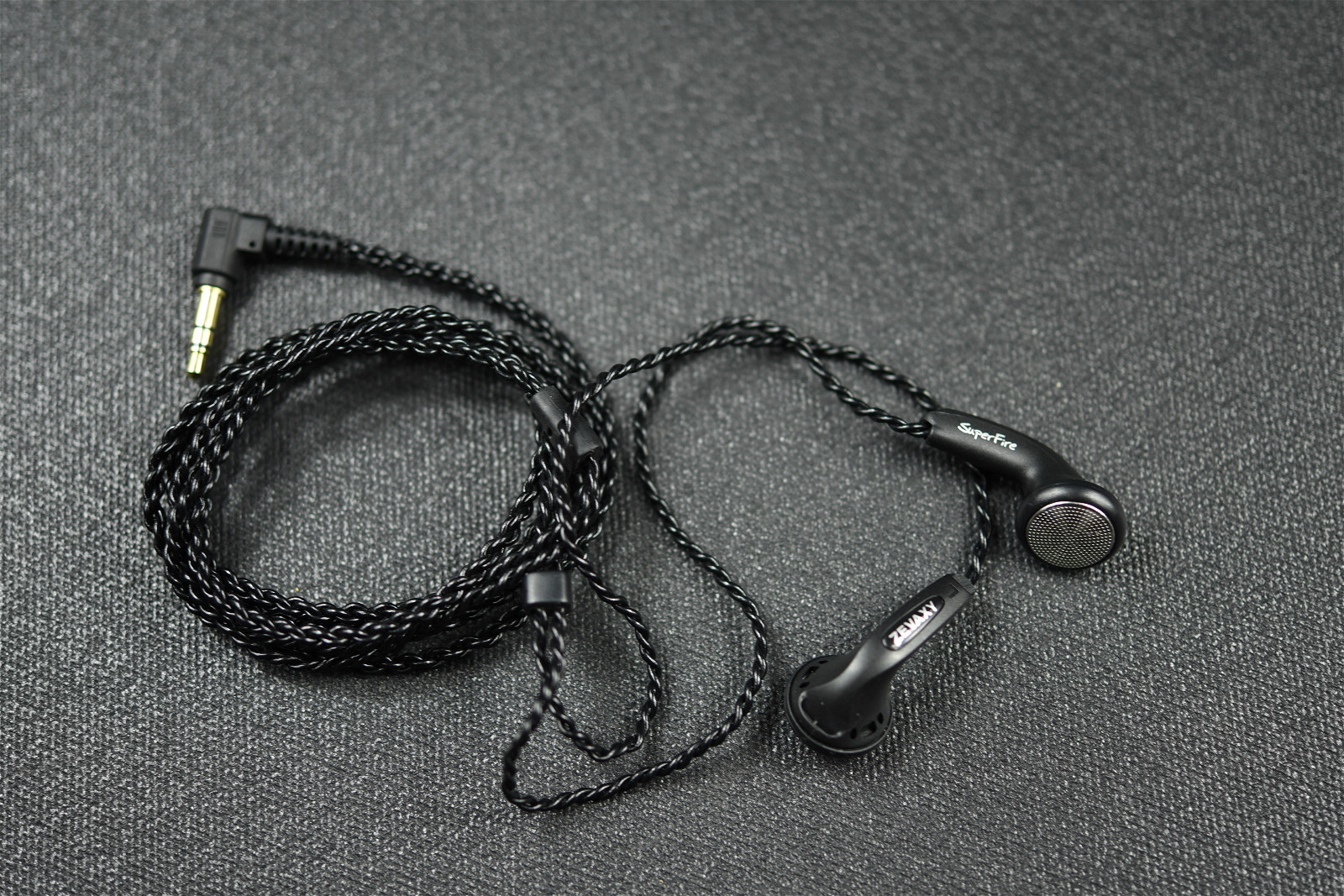 同等价位平头塞和圈铁耳机哪个好,手机直推平头塞耳机推荐