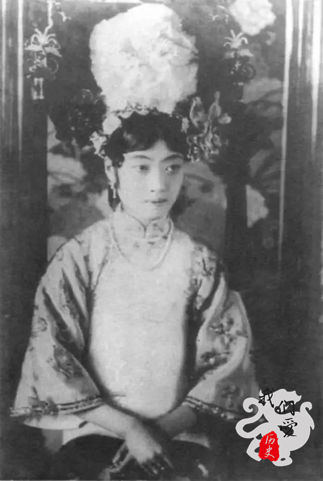 清朝的最后一个皇后,清朝最后一个皇后婉容被杖刑过吗