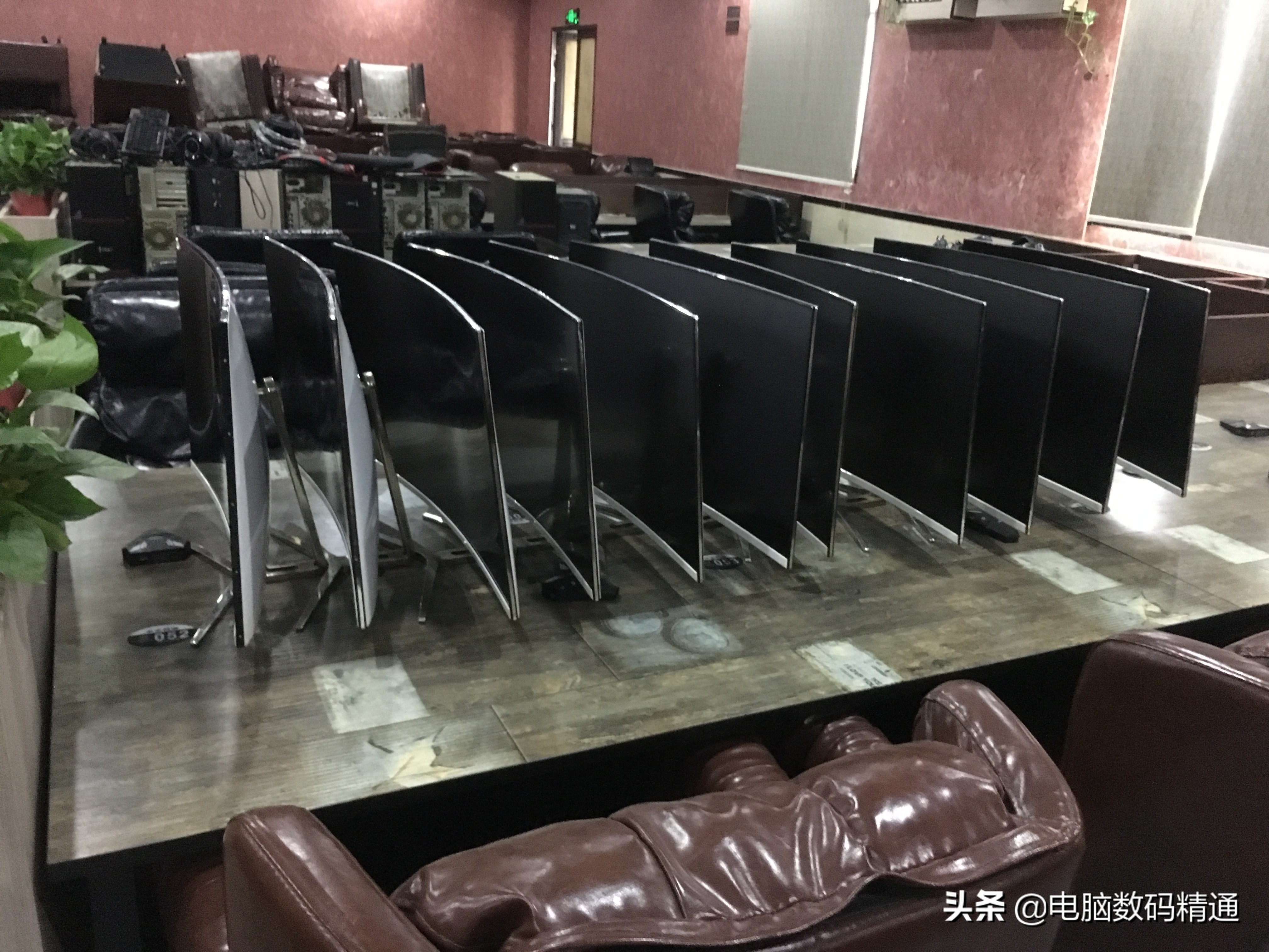 网咖突然就改成饭店了，会员退费遭拒，老板：只能吃饭抵用了