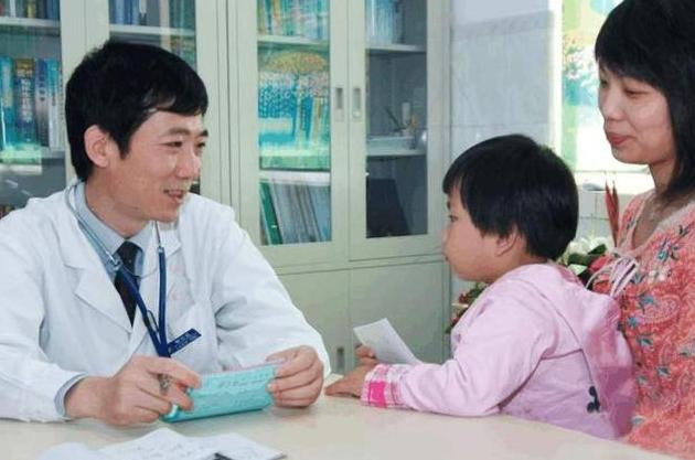 小孩吃鱼被刺卡到了快速解决,婴幼儿吃鱼被鱼刺卡到了怎么办