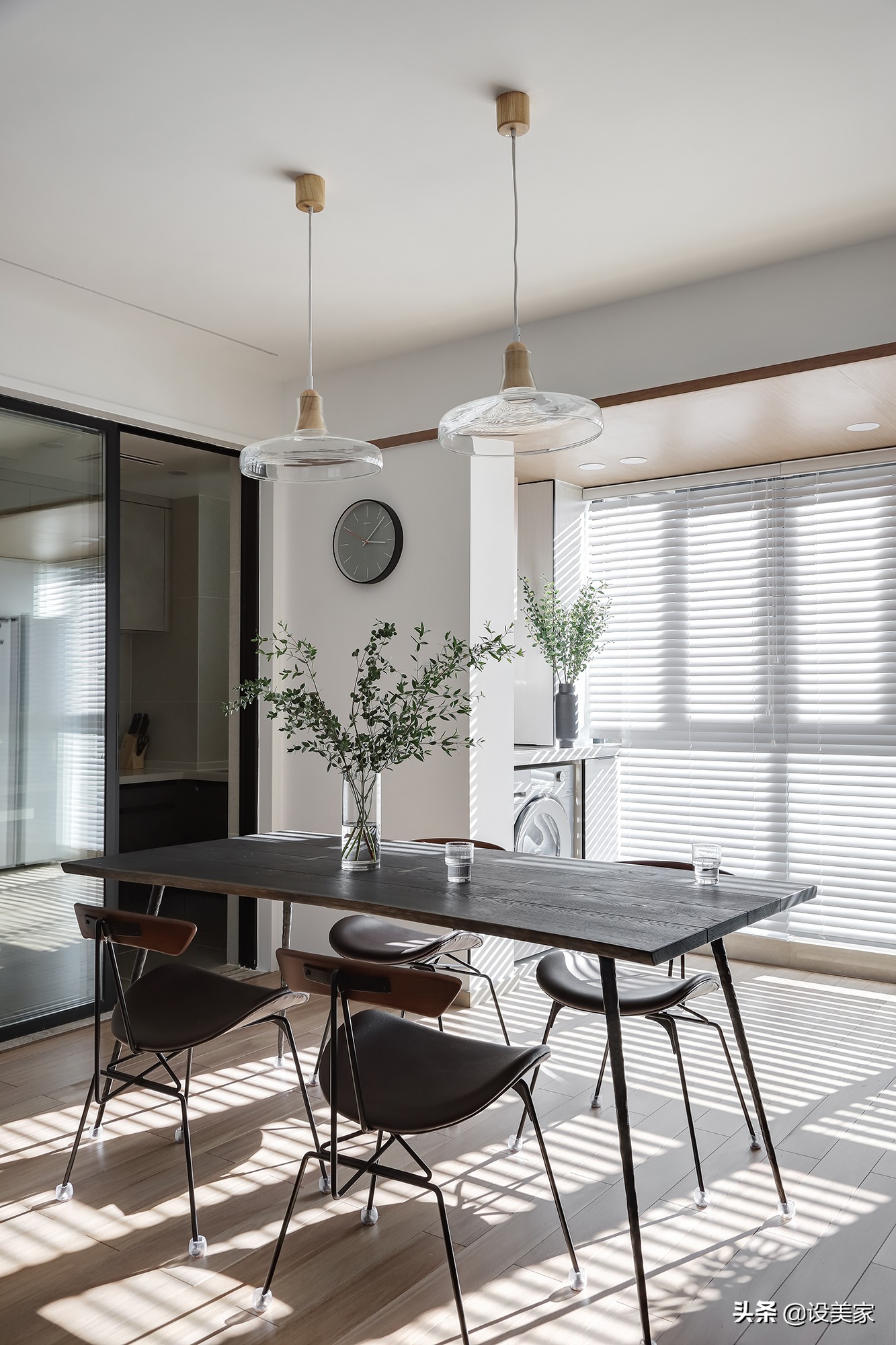 入户门对厨房和餐厅怎么化解最好,厨房窗户采光差怎么办