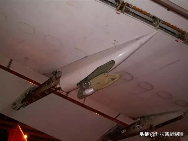 客机的机翼为什么那么长,民航飞机机翼为什么是在下方