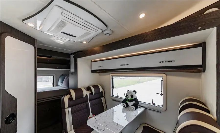 凤凰上途C1双拓旗舰版可住6人的“蓝精灵”48V20度电水电高配