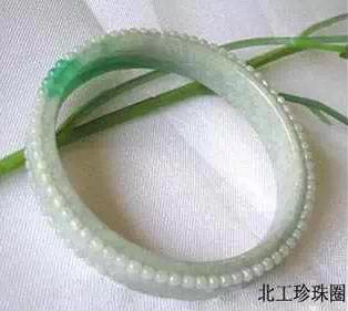 翡翠手镯基本知识大全,翡翠手镯的鉴赏方法和技巧