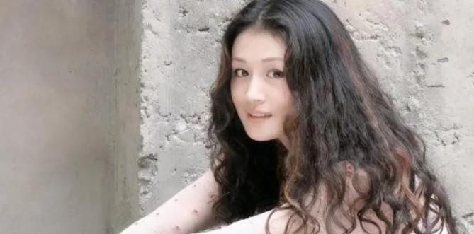 改变于月仙命运的两个人，一名叫马丽娟，一名叫张学松