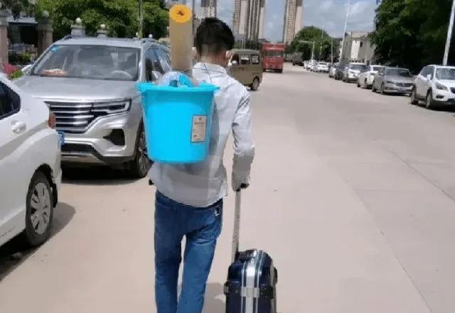 提桶跑路人,提桶跑路