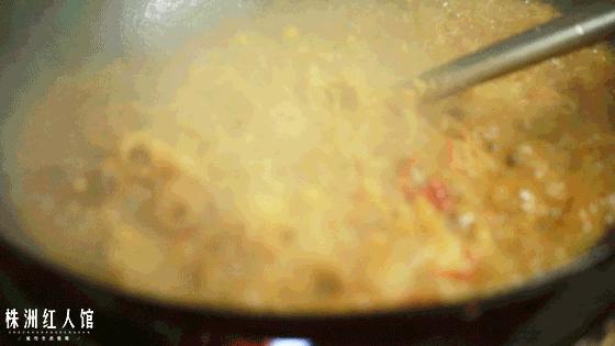 无言的年轮,嘴角的油渍,忆不尽的是陈旧时光。