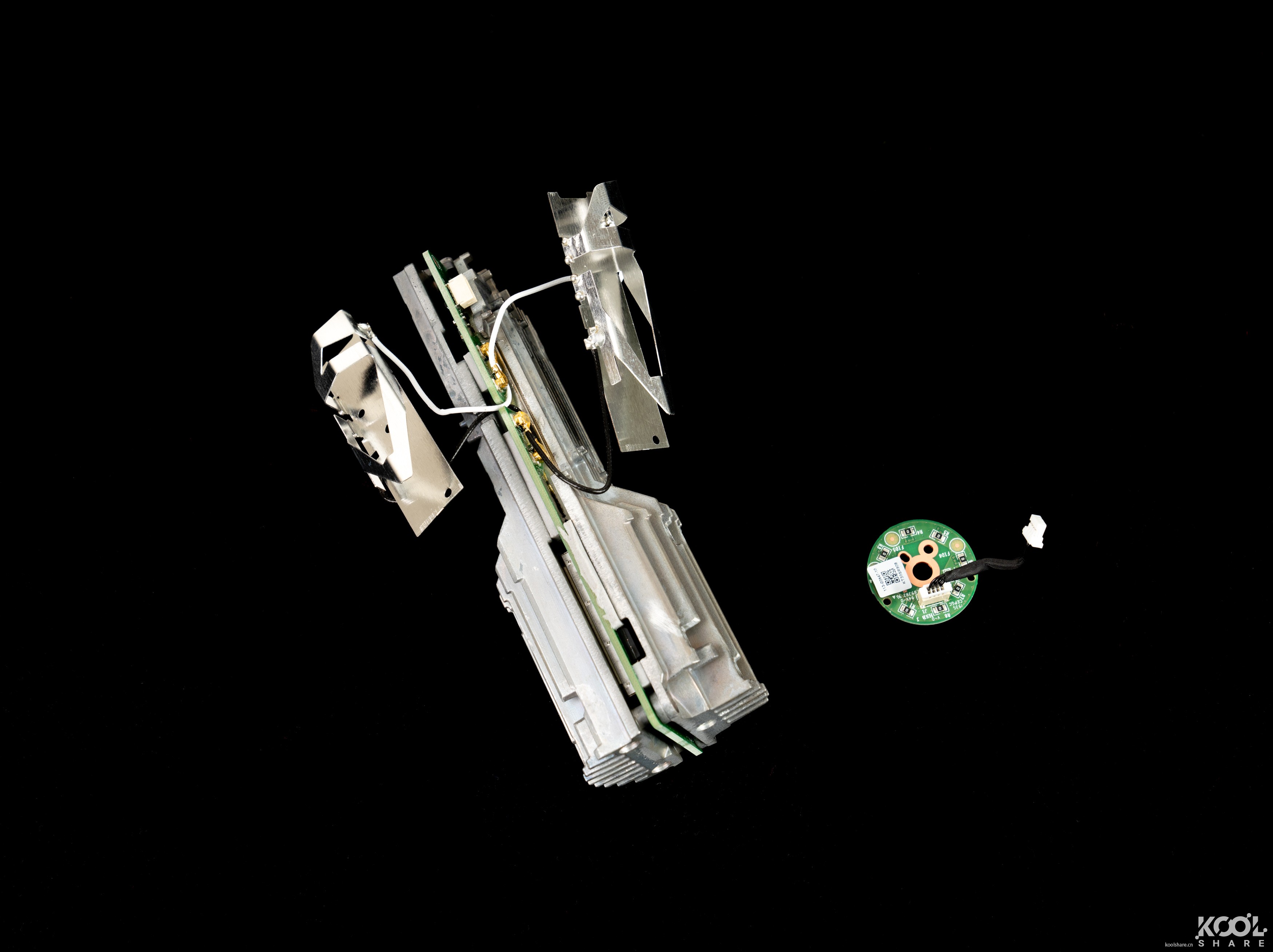 一台小巧精致的AP，UBNTUniFiAPFlexHD开箱拆解评测