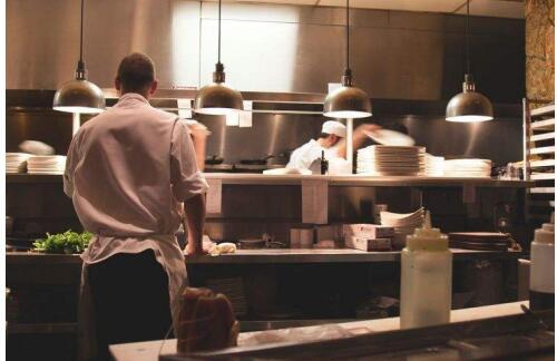 创业10年，聚集4万学员，“味逾新餐学院”获得千万级融资