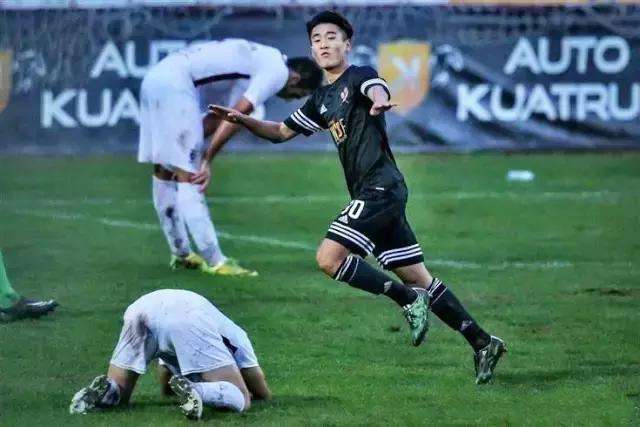 陈戌源力推计划遭重大打击！武磊收入不如中乙球员，谁还敢去留洋