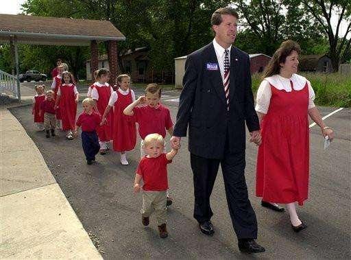 90后夫妻不懂避孕5年连生三胎,婚后不生孩子和生孩子的区别