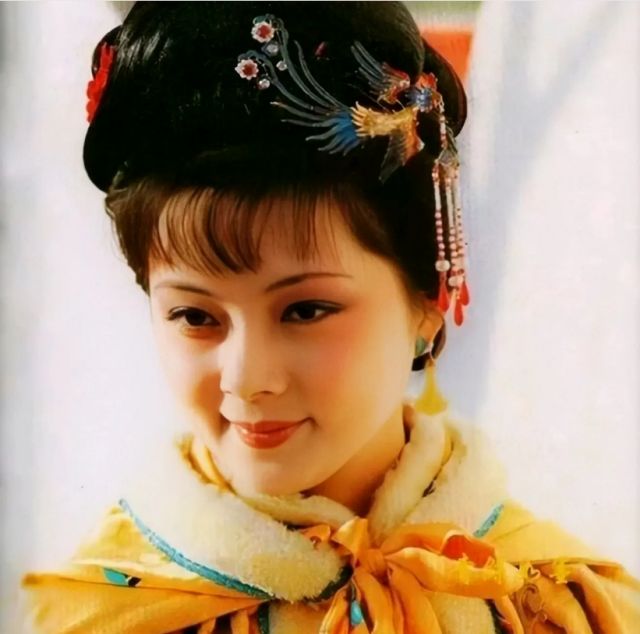 林黛玉和宝钗,林黛玉与薛宝钗谈论宝玉