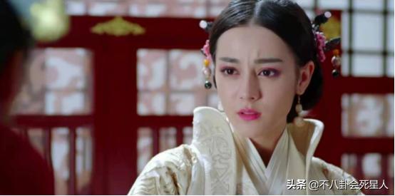 迪丽热巴靠颜值撑起来的造型,迪丽热巴刚出道与现在的对比照