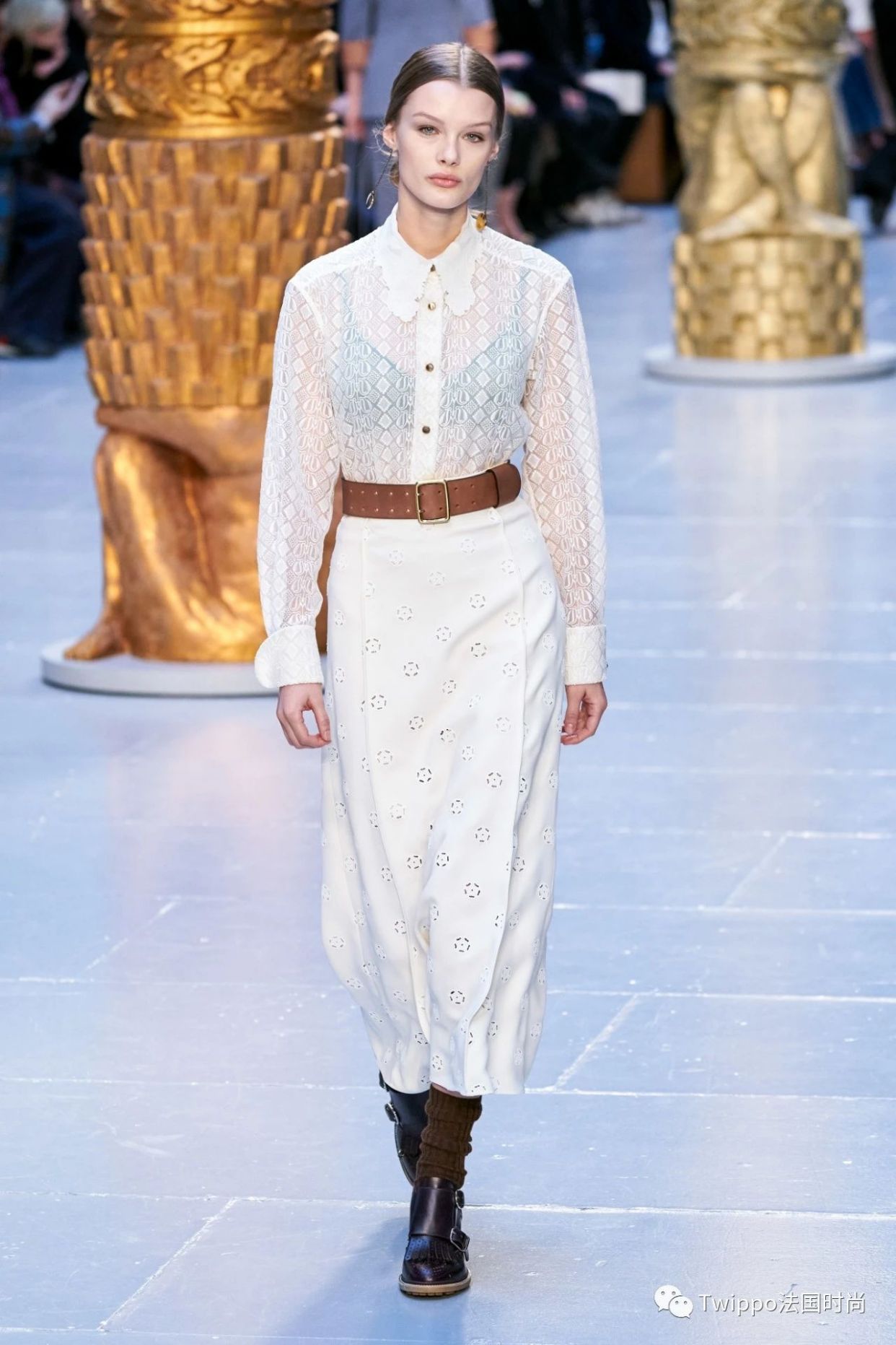 2020秋冬巴黎时装周givenchy秀场 (jacquemus 2020巴黎时装周秀场)