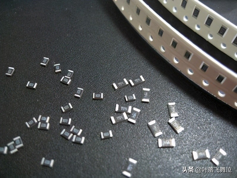 贴片电容上字母符号的含义,贴片电容伏数字母代表