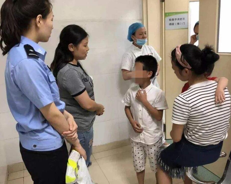 小孩误吞异物的急救方法,孩子吞了异物海姆立克急救法