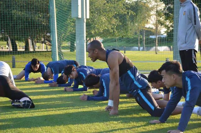 吉翔吴曦李昂合影,吴曦武磊李昂吉翔