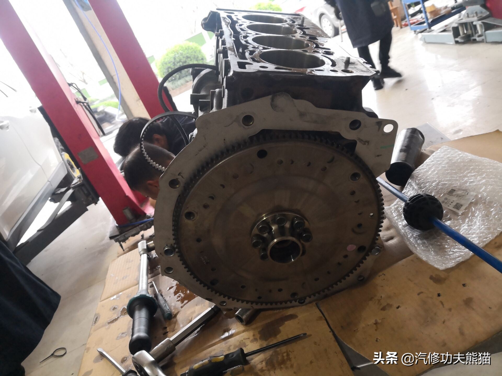 奥迪为何不能解决发动机烧机油,奥迪q5lea888三代发动机烧机油么