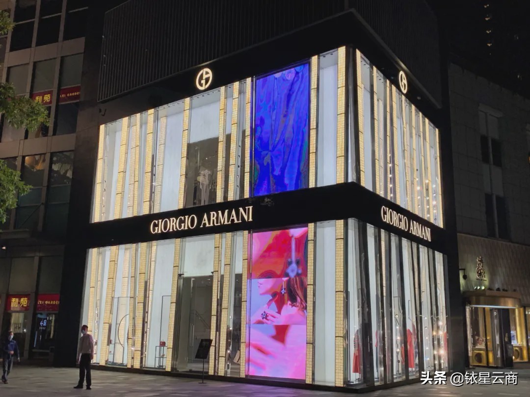 买朋友圈流量、请小鲜肉代言，为何国际奢侈品营销纷纷“入世”