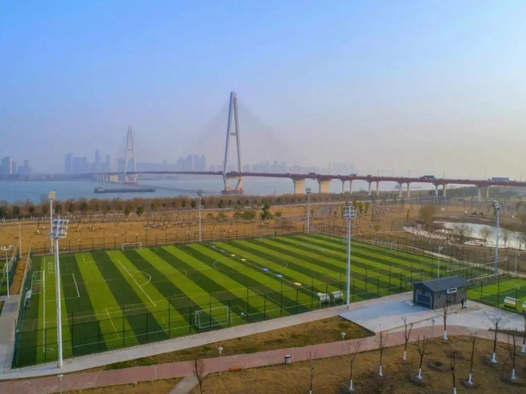 王霜足球的抖音,蹭热点足球