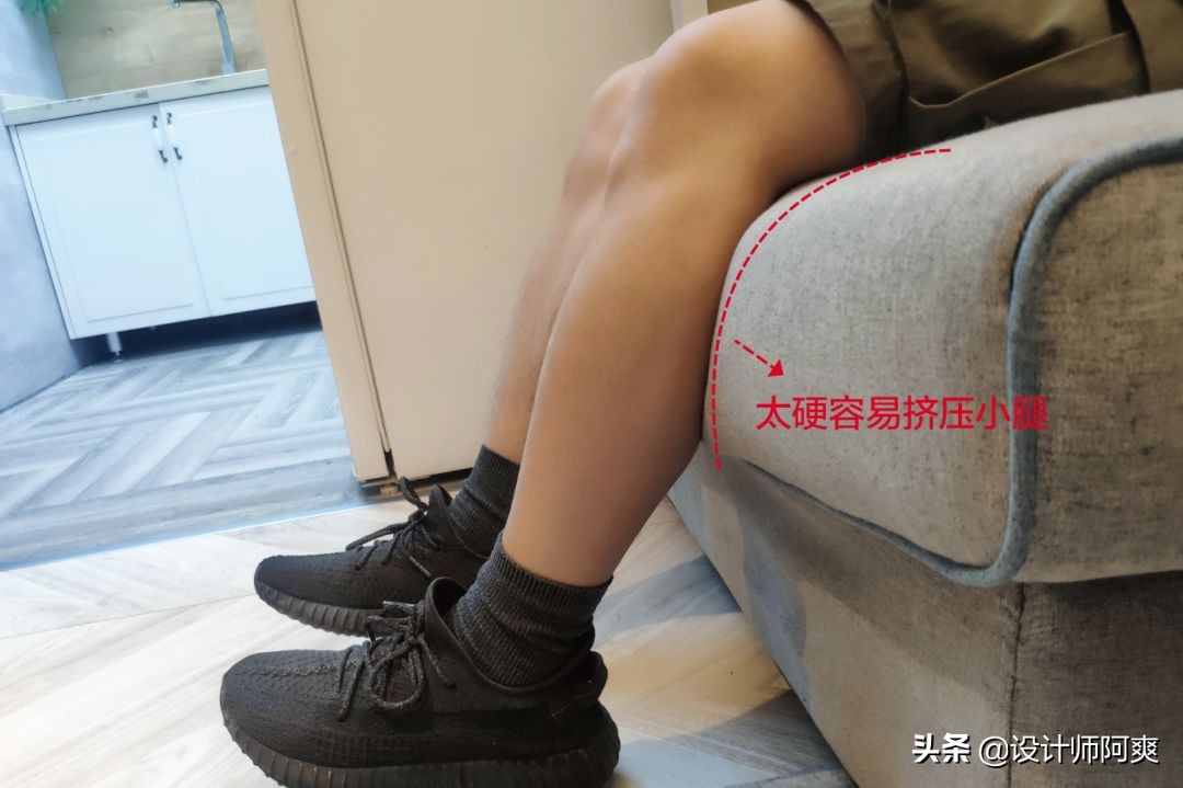 买什么材质的沙发好看又实用,选沙发看内部