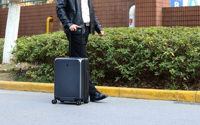 快速取物，为商务人士定制地平线8号登机箱体验