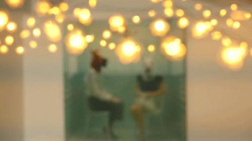 双色的双层小店，晚上有满天星星，呆足一天也不够