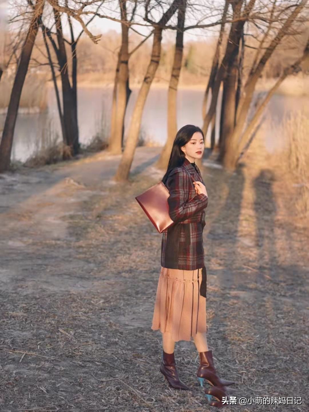 秋冬靴子推荐什么颜色,秋天哪个颜色靴子好看