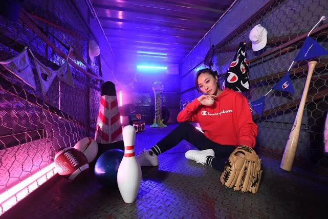 阿迪和耐克哪个鞋穿着最舒服,nike和阿迪达斯哪个更潮