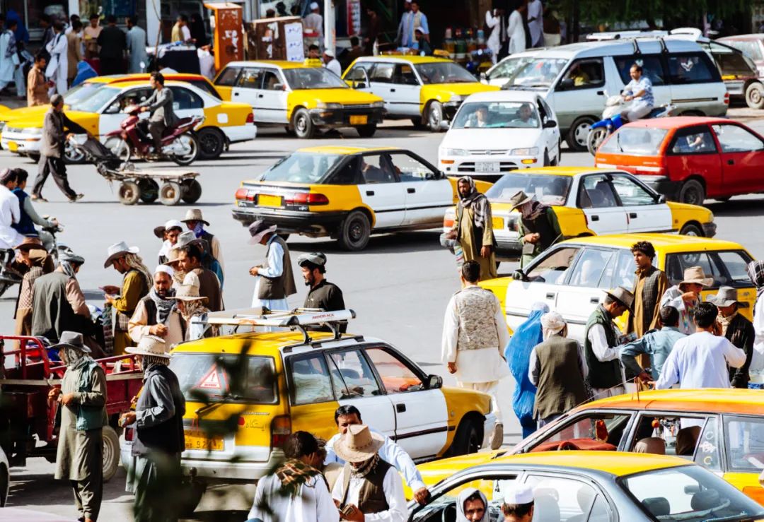 罩袍下的阿富汗,罩袍阿富汗