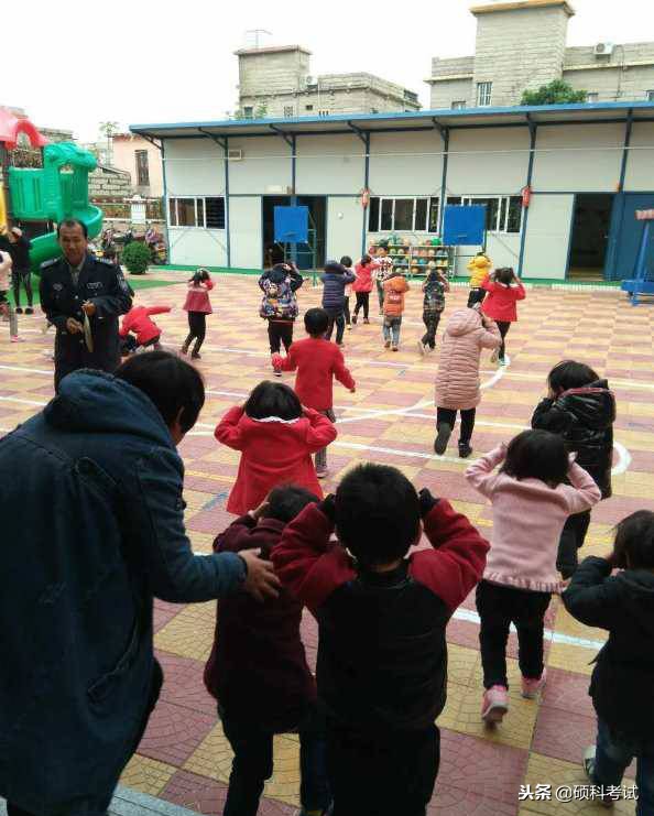 学校地震疏散时的注意事项,学生地震中的逃生法则