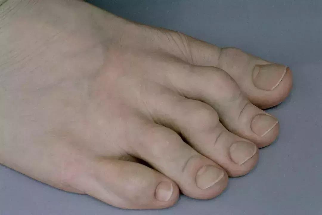 逼真雕塑人,真人雕塑吓人